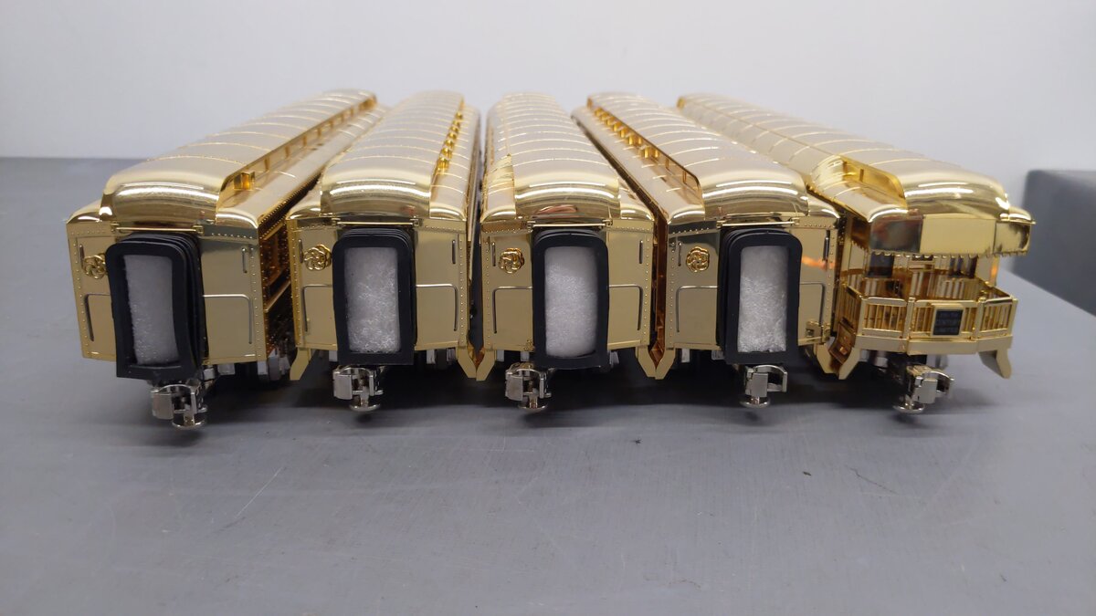 MTH 20-4029 O Gauge NYC Gold Plated 70' Madison Passenger Car Set EX/Box
