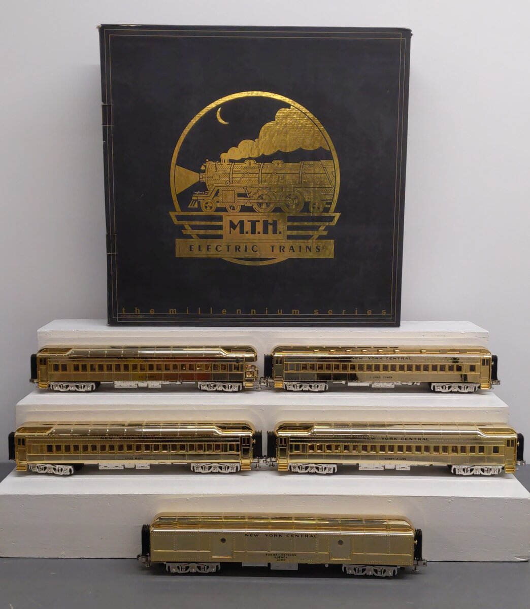 MTH 20-4029 O Gauge NYC Gold Plated 70' Madison Passenger Car Set EX/Box