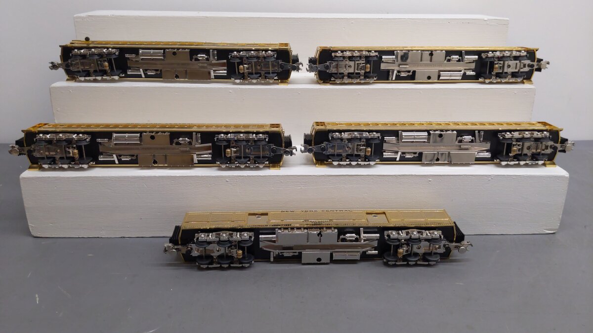 MTH 20-4029 O Gauge NYC Gold Plated 70' Madison Passenger Car Set EX/Box