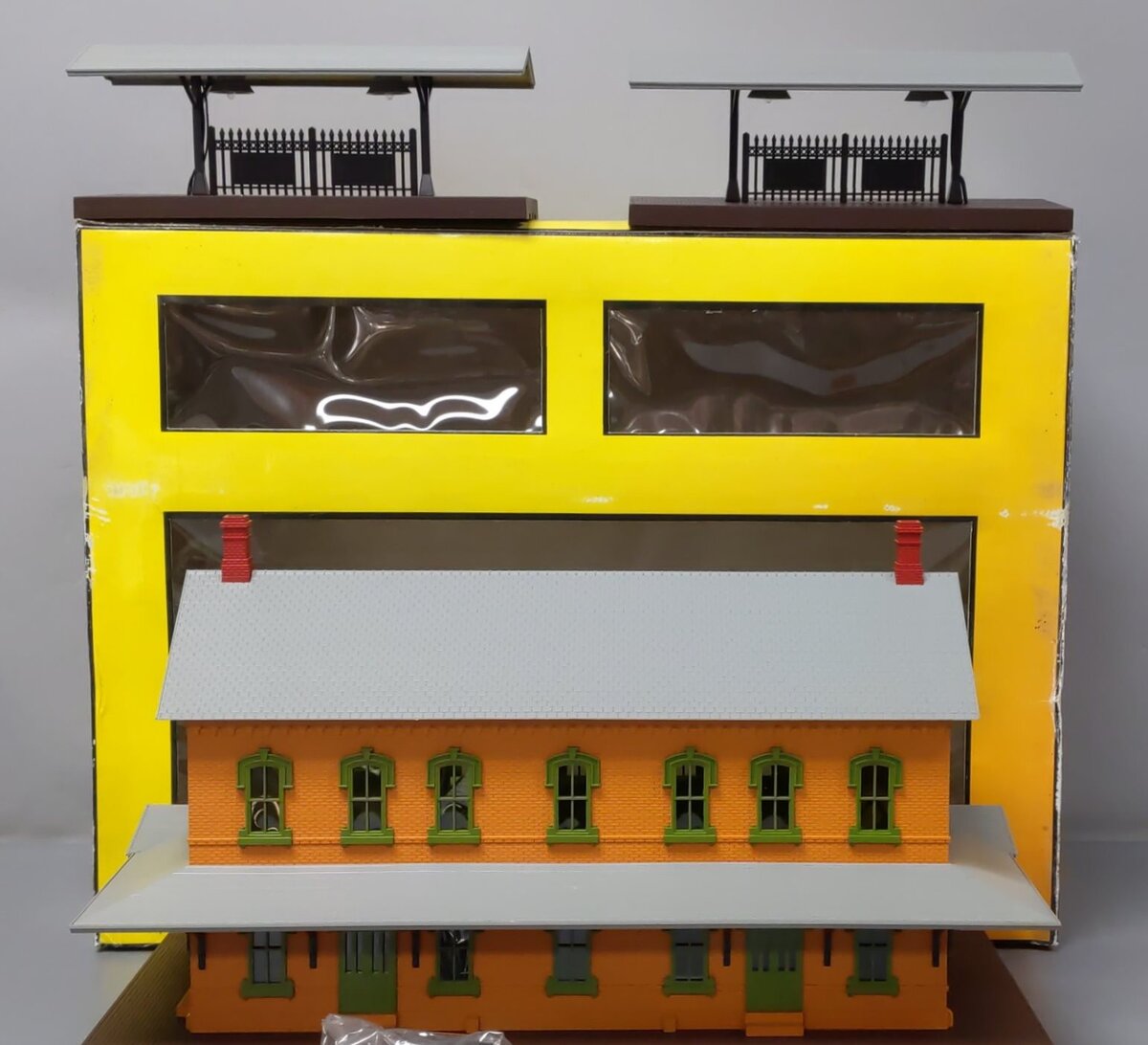 MTH 30-9005 O Gauge Passenger Station with 2 Platforms EX/Box