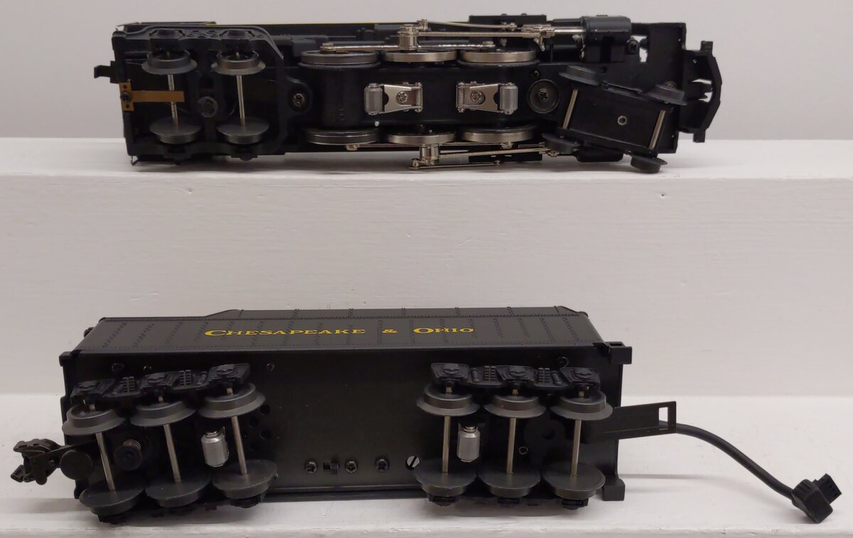 Lionel 6-18083 Chesapeake & Ohio Hudson 4-6-4 Steam Locomotive and Tender #305 LN/Box