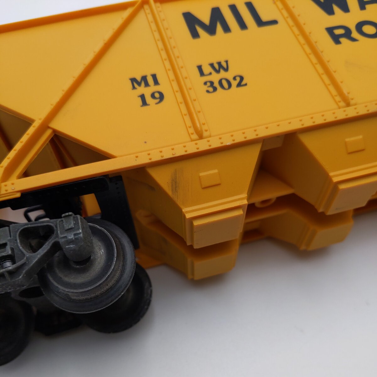 Lionel 6-19302 O Gauge Milwaukee Road Hopper #19302 with Coal Load EX/Box