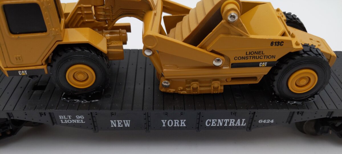 Lionel 6-16954 O Gauge New York Central Flatcar with ERTL Scraper #6424 EX/Box