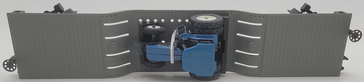 MTH 30-7611 O Gauge MTH Construction Flat Car #22893 w/Ertl Tractor EX/Box