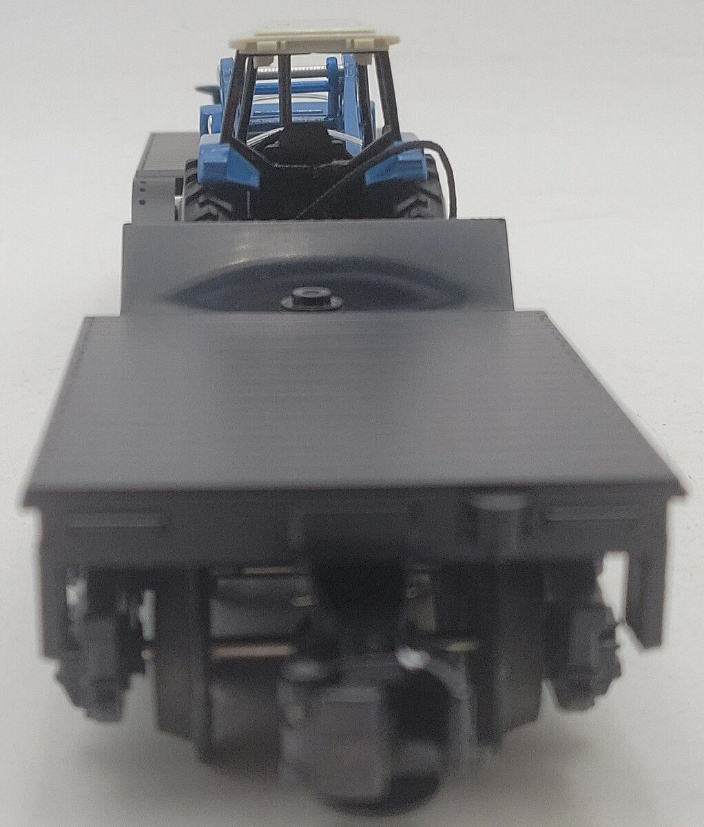 MTH 30-7622 O Gauge Depressed Center Flat w/ Ertl New Holland Tractor #21136 EX/Box