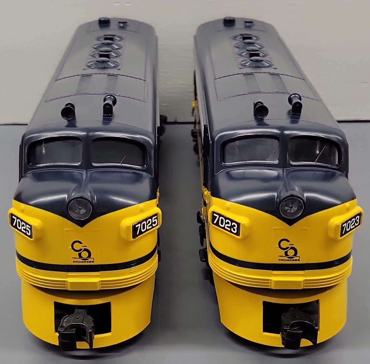 Williams F7109 C&O F7 AA Diesel Locomotive Set EX/Box