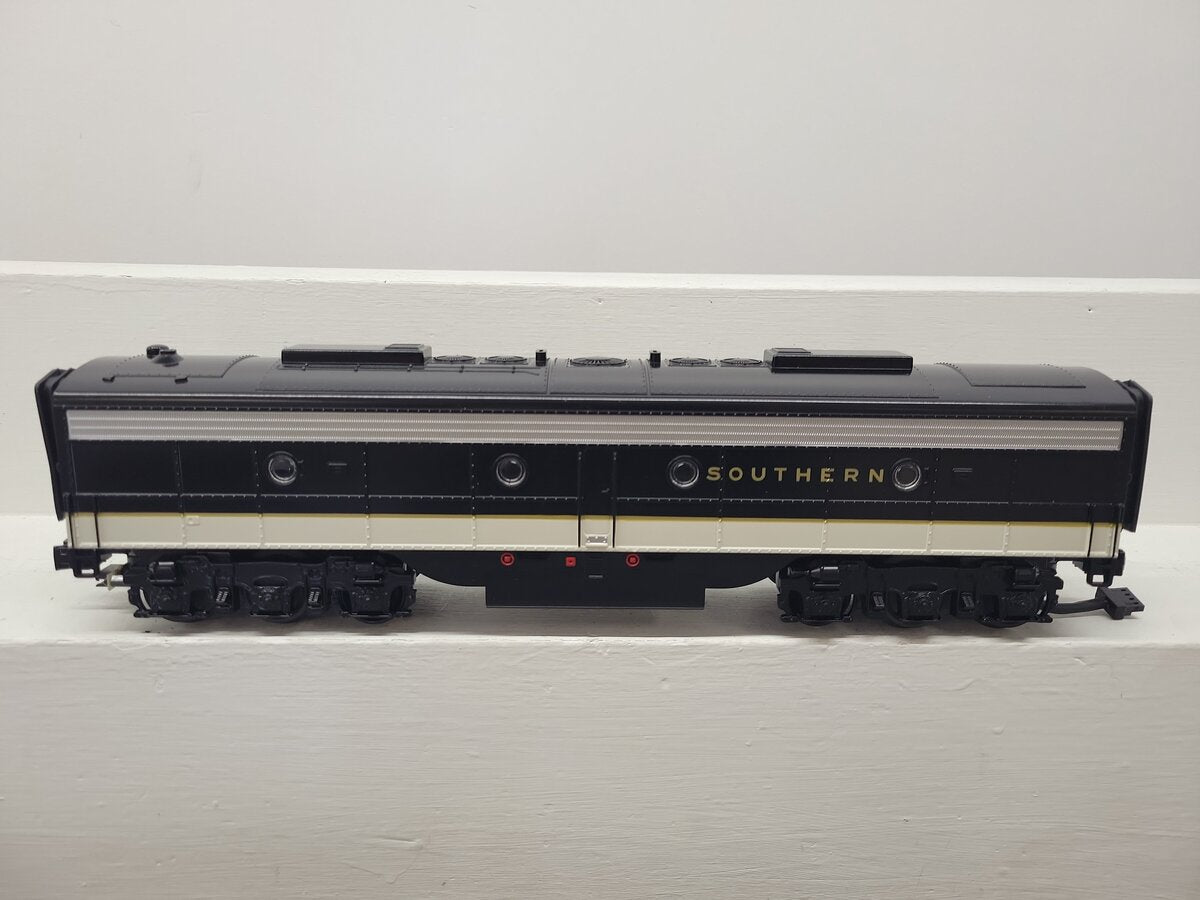 MTH 30-2839-3 O Gauge Southern E-8 B-Unit Non-Powered Diesel Engine EX/Box