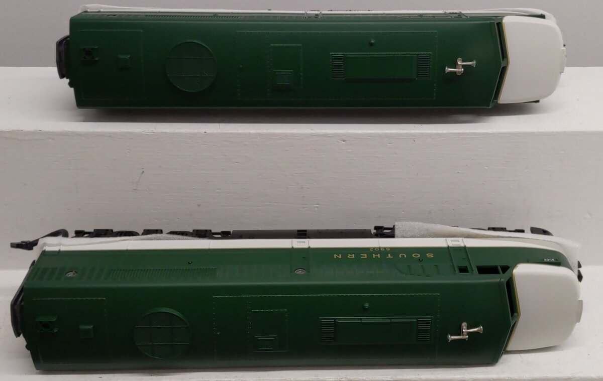 MTH 30-2151-0 Southern Alco PA AA Diesel Engine Set w/Horn #6902/6903 - 3-Rail EX/Box
