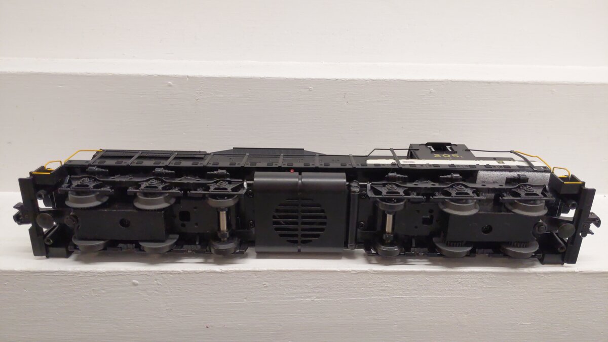 MTH 30-2874-3 O Southern SD-9 Non-Powered Diesel Engine #205 EX/Box
