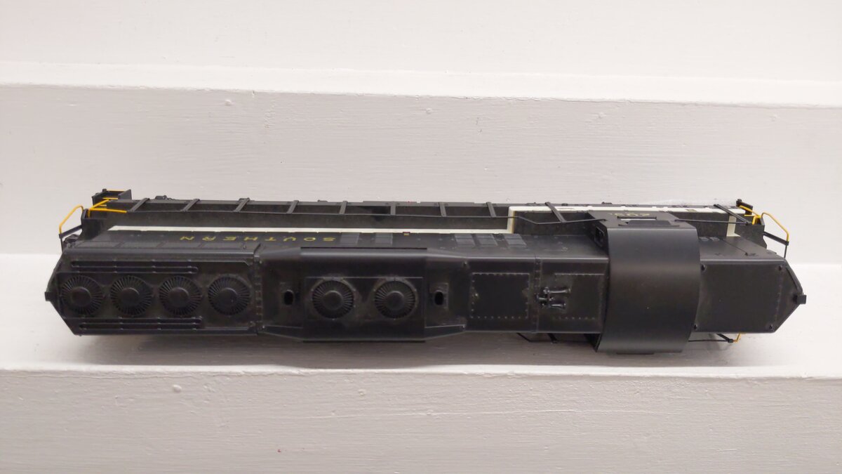 MTH 30-2874-3 O Southern SD-9 Non-Powered Diesel Engine #205 EX/Box