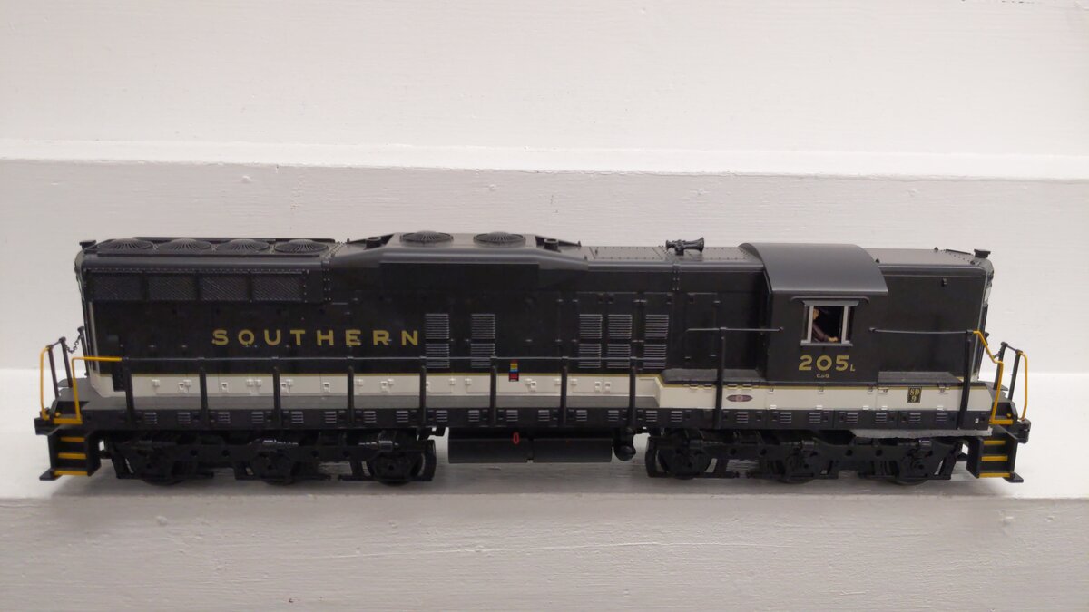 MTH 30-2874-3 O Southern SD-9 Non-Powered Diesel Engine #205 EX/Box