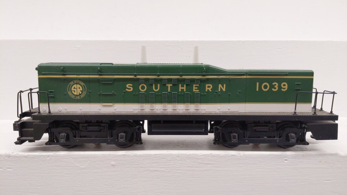 MTH 30-2157-3 Southern NW-2 Calf Non-Powered Diesel Switcher #1039 EX/Box