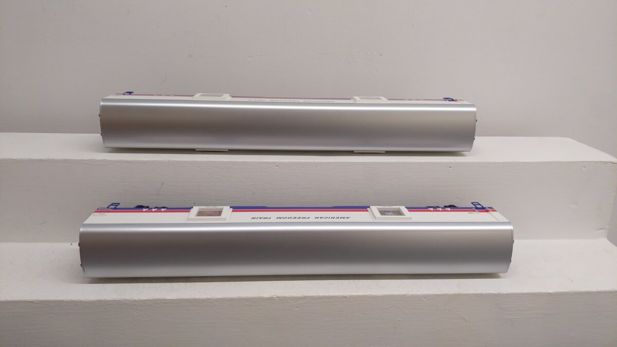 Lionel 6-83116 O American Freedom Train 21'' Passenger Car (2) #104, #105 LN/Box