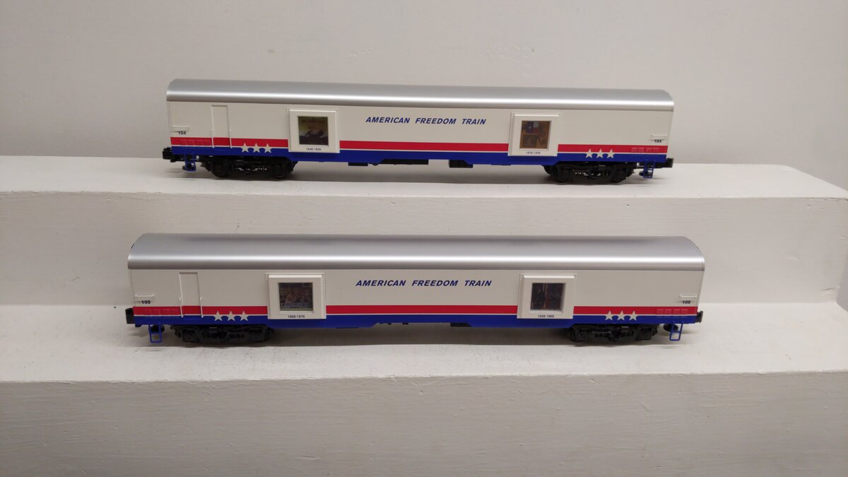 Lionel 6-83116 O American Freedom Train 21'' Passenger Car (2) #104, #105 LN/Box