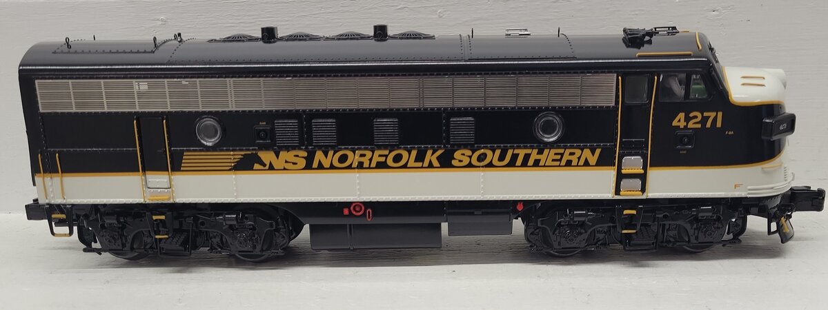 MTH 20-20557-1 O Norfolk Southern F-7 A Diesel Engine #4271 w/PS3 (Hi-Rail) EX/Box