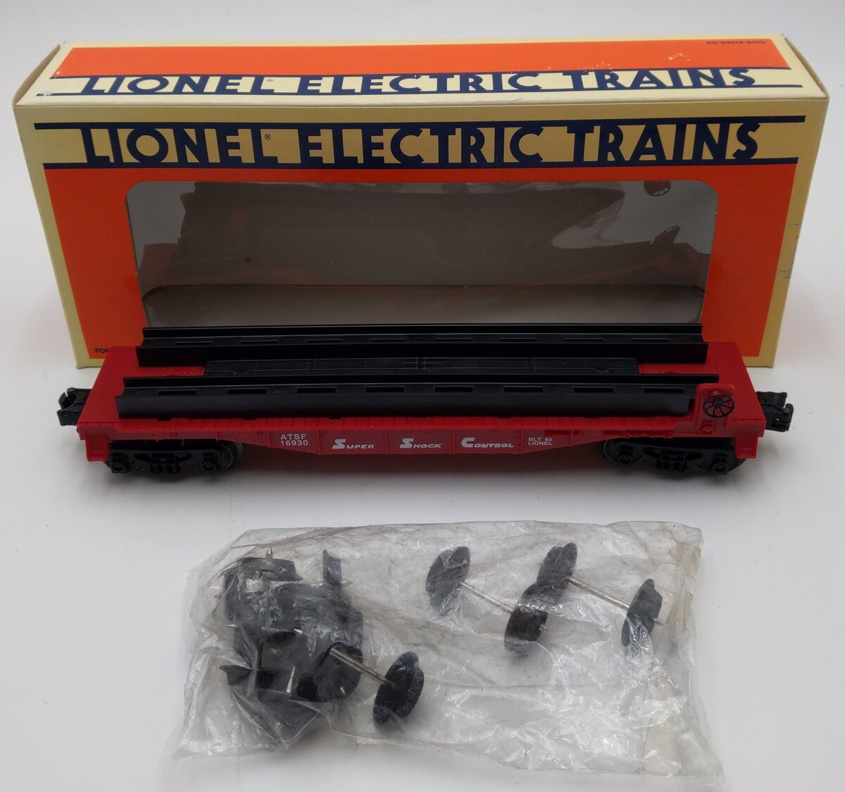 Lionel 6-16930 O Gauge AT&SF Flat Car w/ Wheel Sets #16930 LN/Box