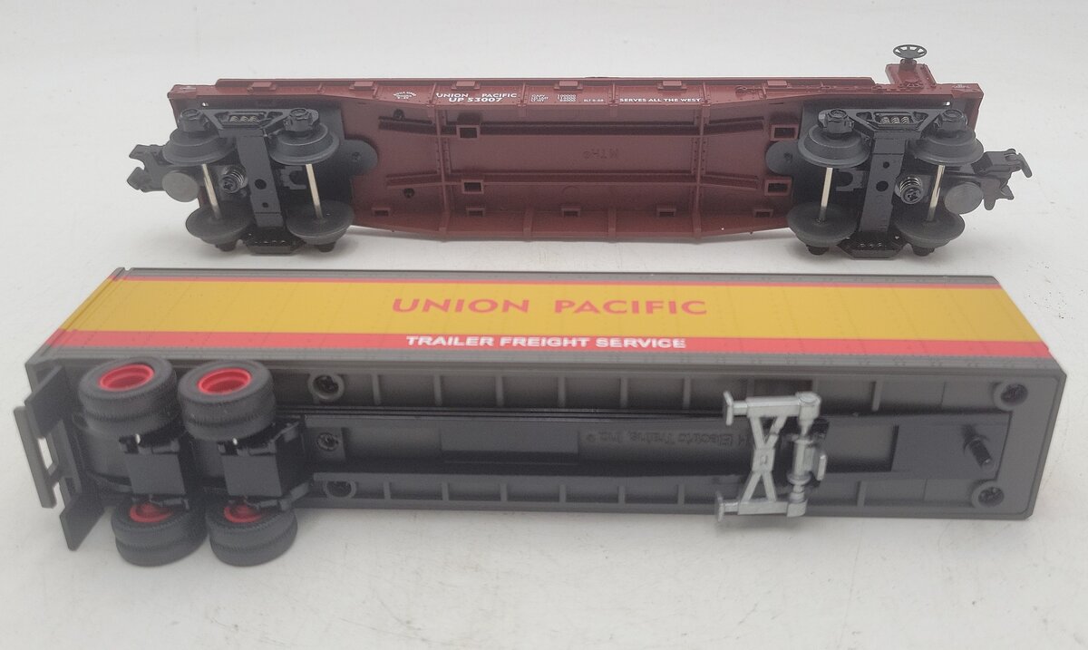 MTH 30-7632 O Gauge Union Pacific Flatcar #53007 with Trailer EX/Box