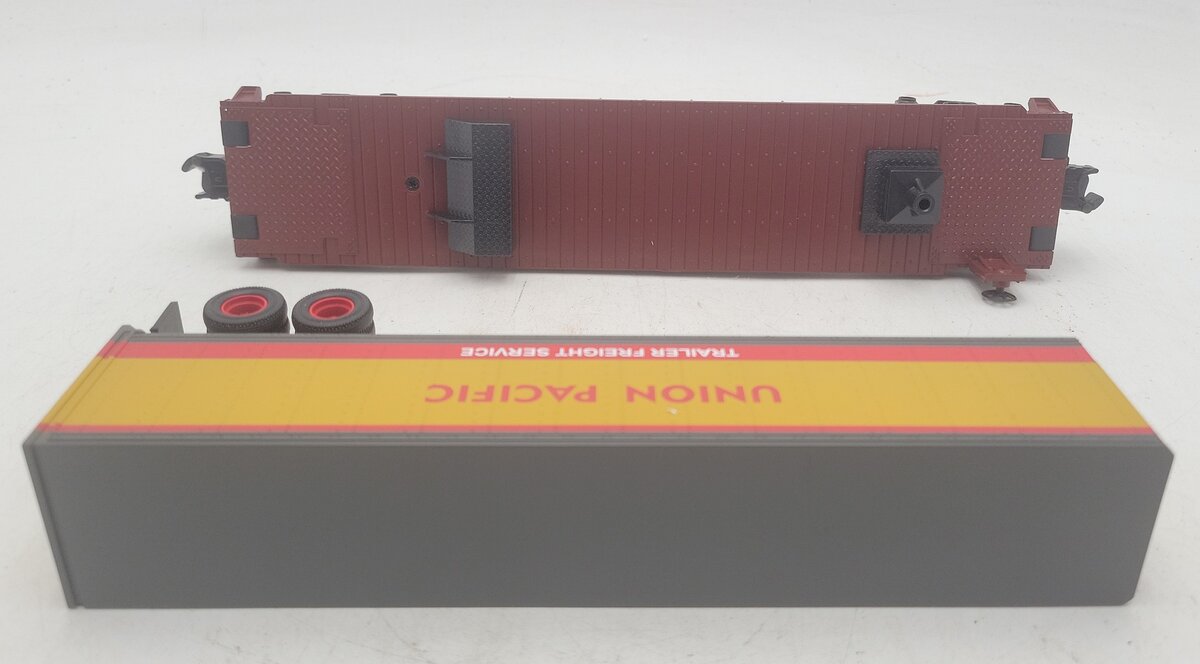 MTH 30-7632 O Gauge Union Pacific Flatcar #53007 with Trailer EX/Box