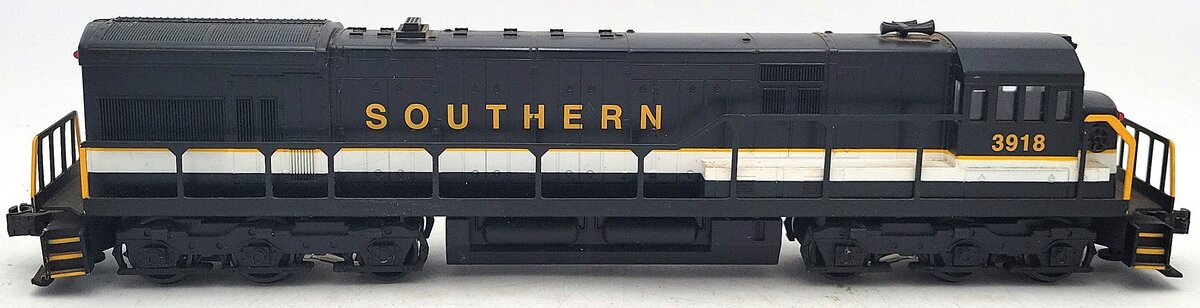 Williams U2017 O Gauge Southern U33C Non-Powered Diesel Locomotive #3918 VG/Box