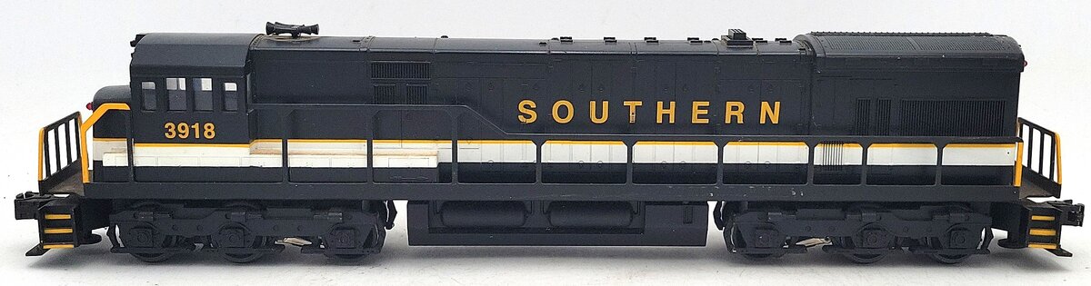 Williams U2017 O Gauge Southern U33C Non-Powered Diesel Locomotive #3918 VG/Box