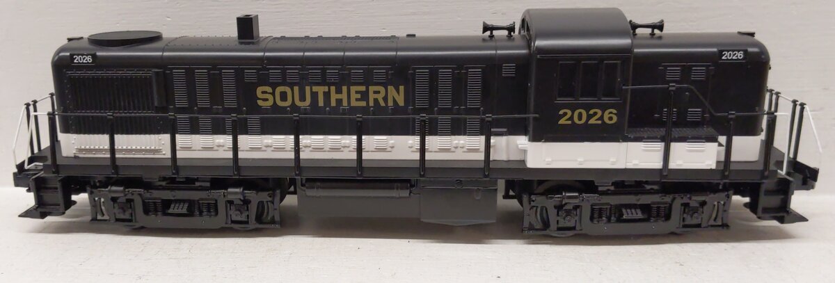 MTH 30-2412-3 O Gauge Southern RS-3 Non-Powered Diesel Engine #2026 EX/Box