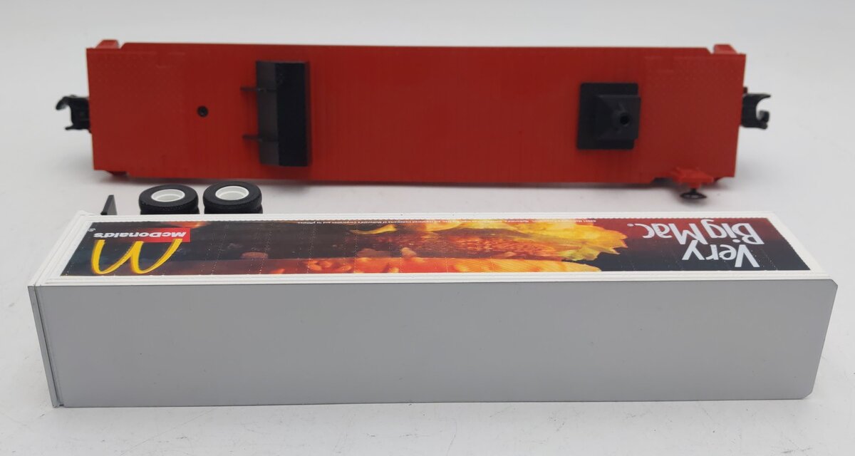 MTH 30-7696 O Gauge McDonald's Flatcar w/Trailer EX/Box