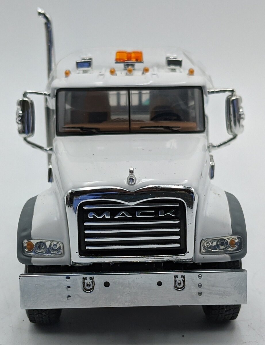 First Gear 50-3115C 1:50 Diecast 6x4 Cab Only White Mack Granite MP VG/Box