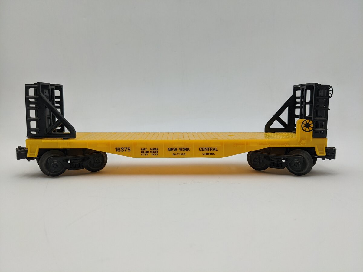 Lionel 6-16375 O Gauge New York Central Flatcar with Stakes EX