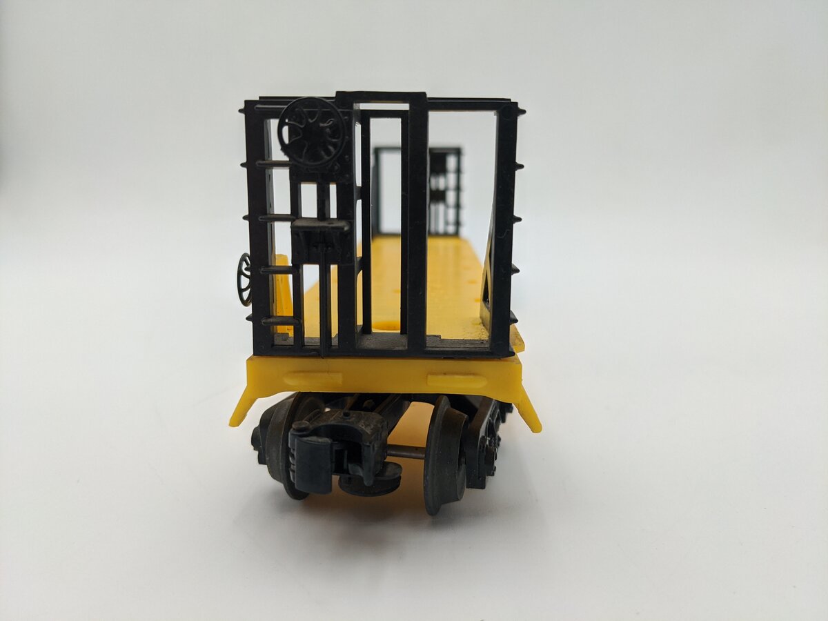 Lionel 6-16375 O Gauge New York Central Flatcar with Stakes EX