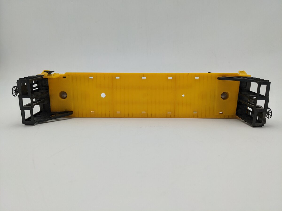 Lionel 6-16375 O Gauge New York Central Flatcar with Stakes EX