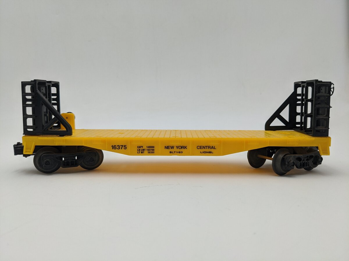 Lionel 6-16375 O Gauge New York Central Flatcar with Stakes EX