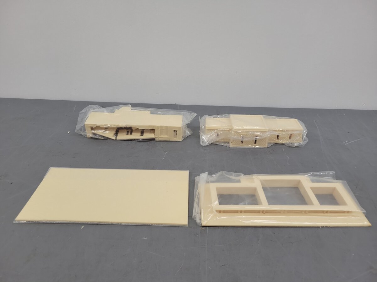 Magnuson Models M513 HO Scale The Colfax Street Station Building Kit EX/Box