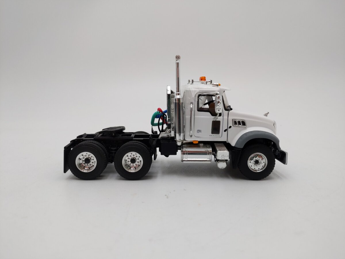 First Gear 50-3115C 1:50 Diecast 6x4 Cab Only White Mack Granite MP LN/Box