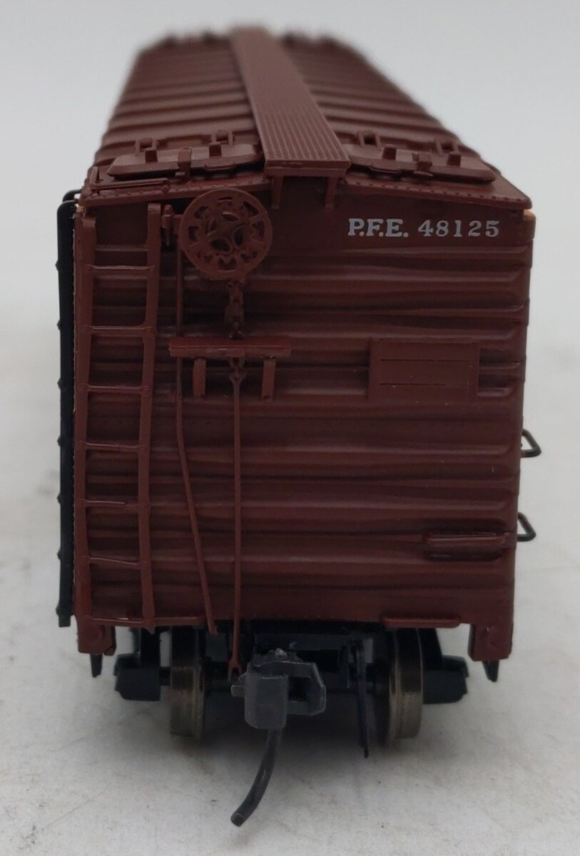 InterMountain 45501-100 HO Scale Pacific Fruit Express Refrigerator Car #48125 EX