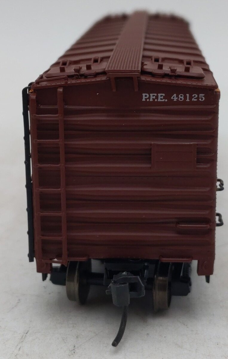 InterMountain 45501-100 HO Scale Pacific Fruit Express Refrigerator Car #48125 EX