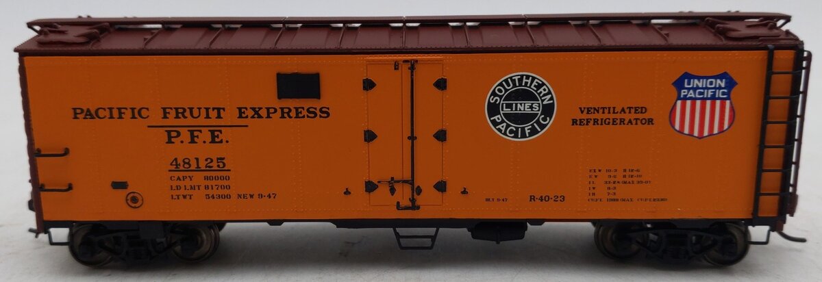 InterMountain 45501-100 HO Scale Pacific Fruit Express Refrigerator Car #48125 EX