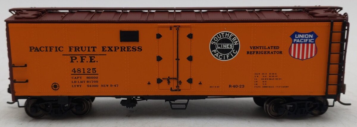 InterMountain 45501-100 HO Scale Pacific Fruit Express Refrigerator Car #48125 EX