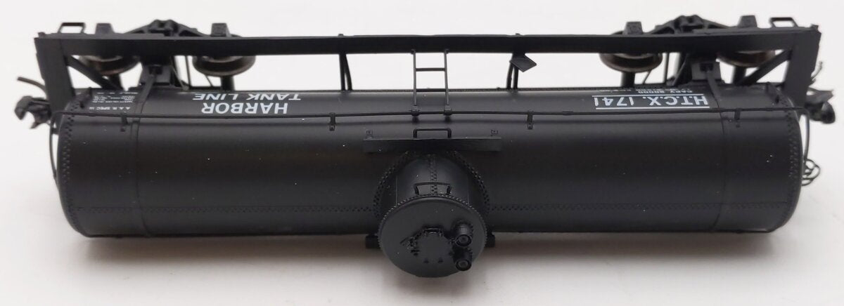InterMountain 46306-08 HO Scale Harbor Tank Line Type 27 Riveted Tank Car #1741 EX/Box