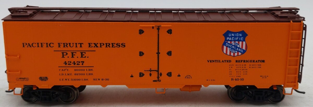 InterMountain 46701P-34 HO Scale Pacific Fruit Express Refrigerator Car #42427 VG