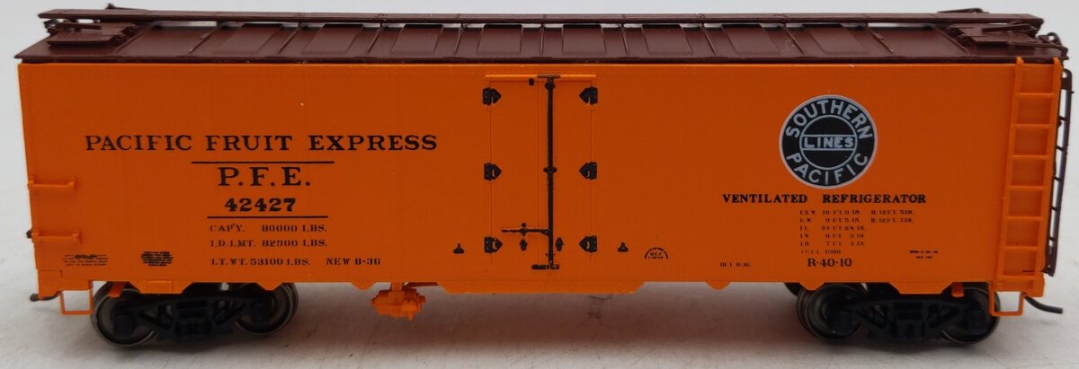 InterMountain 46701P-34 HO Scale Pacific Fruit Express Refrigerator Car #42427 VG