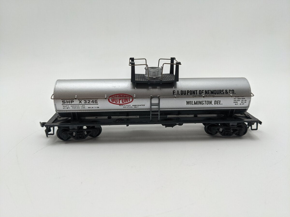Athearn 1553 HO DuPont Chemical Tank Car Kit #X3246 EX