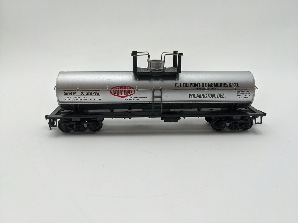 Athearn 1553 HO DuPont Chemical Tank Car Kit #X3246 EX