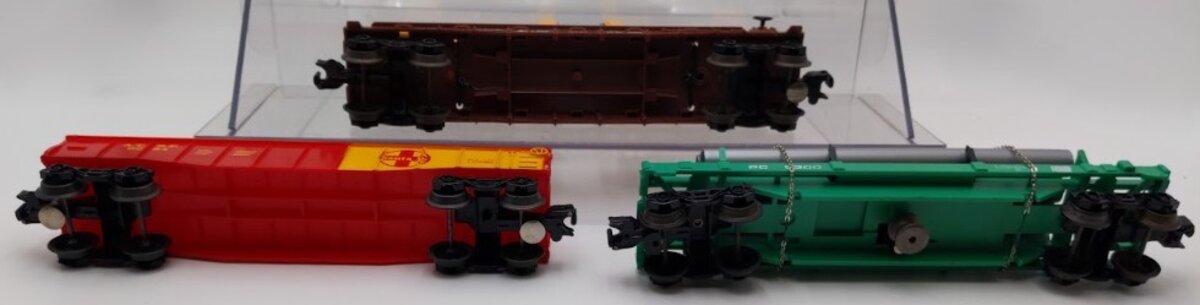 Assorted Lionel O Gauge MPC Freight Cars [5] VG