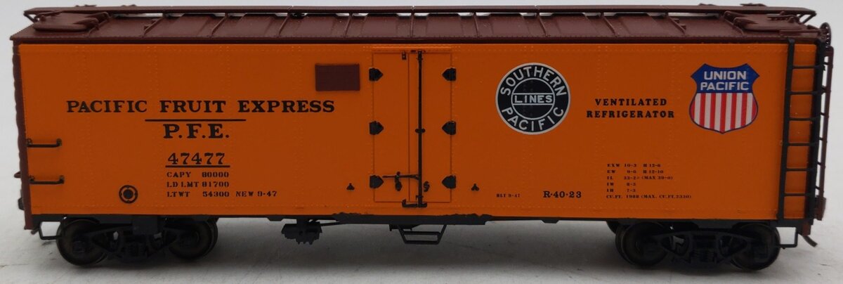 InterMountain 45501-04 HO Pacific Fruit Express Steel Sided Ice Bunker #47477 EX