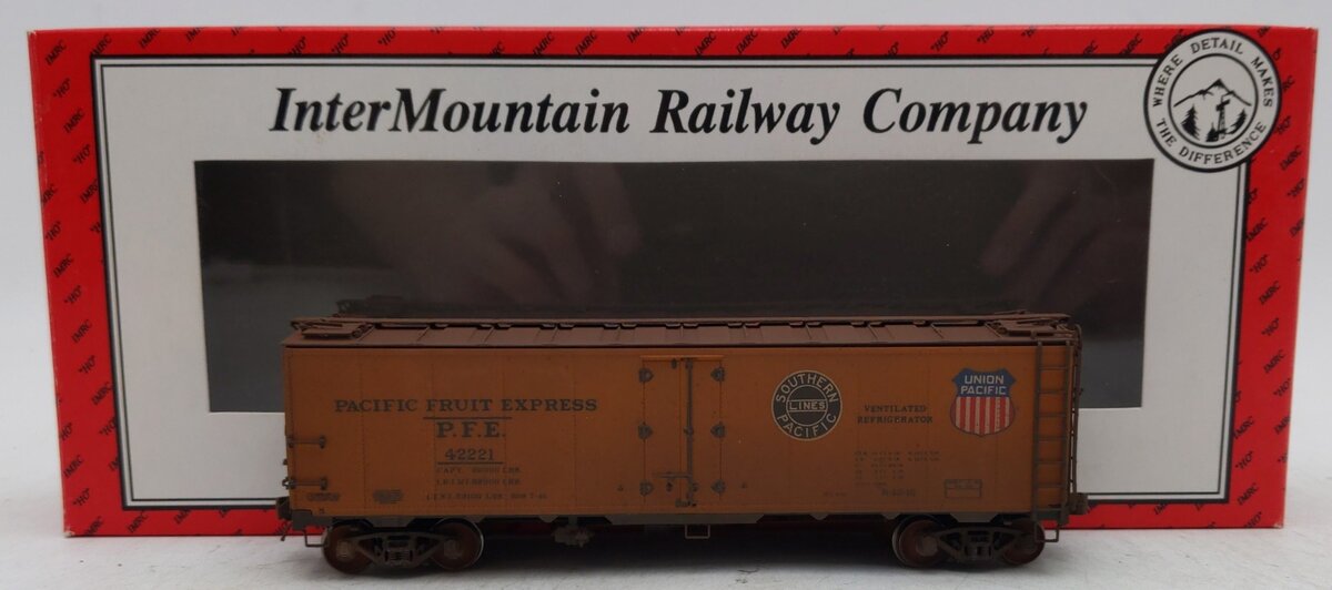 InterMountain 46702P-26 HO Weathered Pacific Fruit Express Reefer Car #42221/Box
