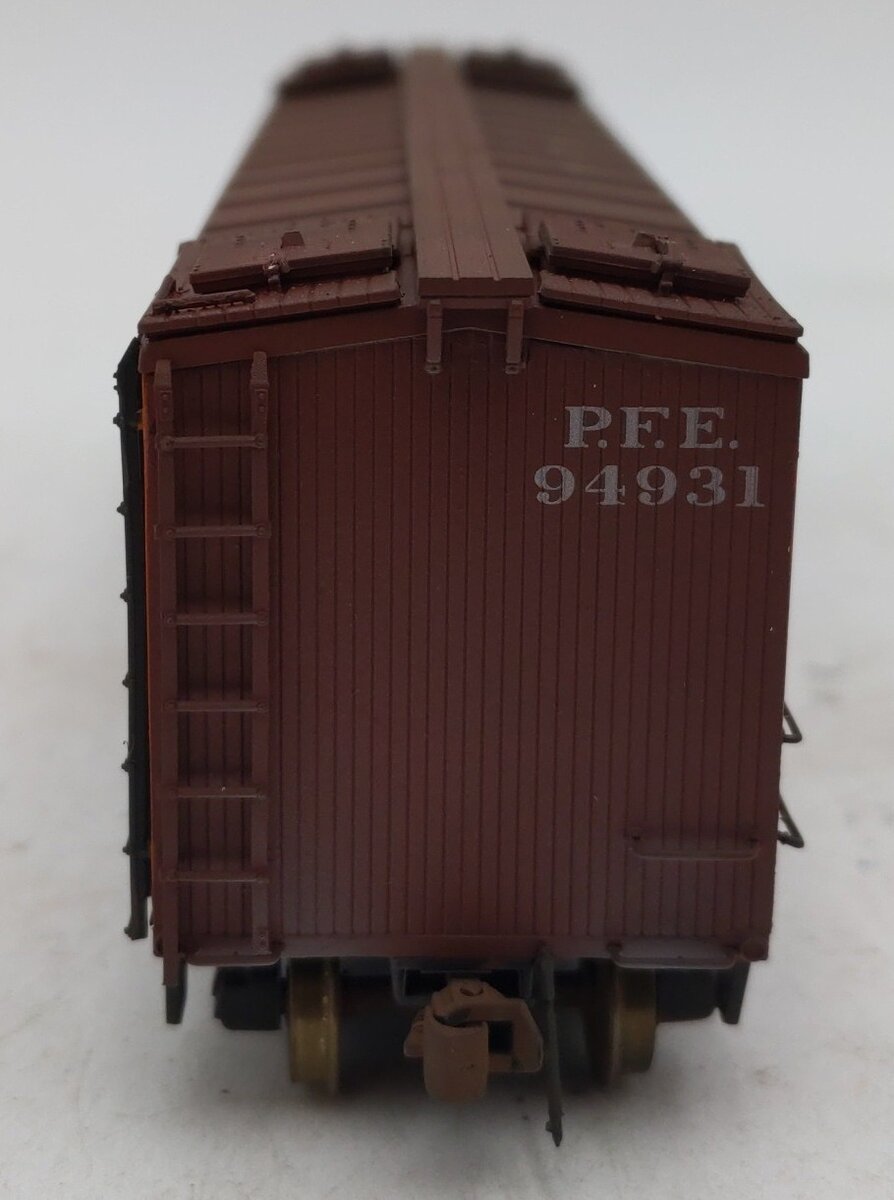 Red Caboose 34124-9 HO Scale Weathered Pacific Fruit Express Reefer Car #94931/Box