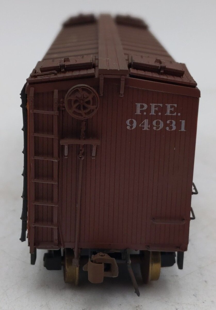 Red Caboose 34124-9 HO Scale Weathered Pacific Fruit Express Reefer Car #94931/Box