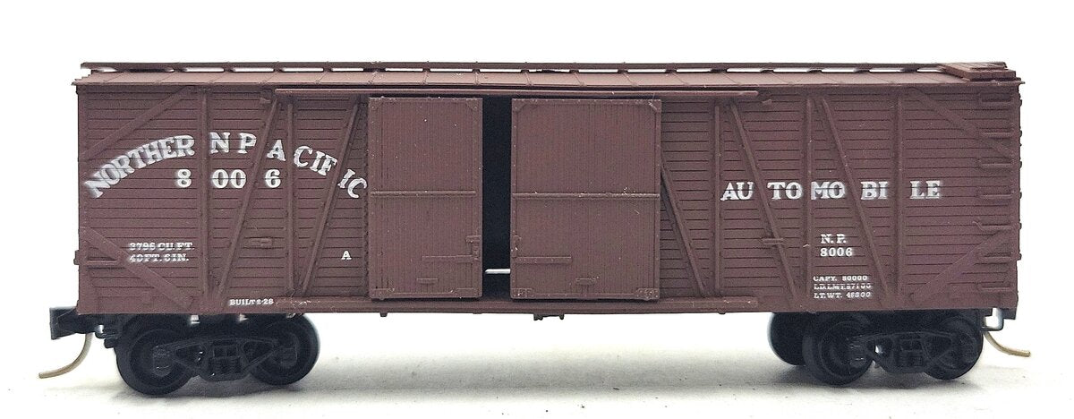 Micro-Trains 02900030 N NP 40' 1&1/2 Door Outside Braced Boxcar #8006 LN/Box