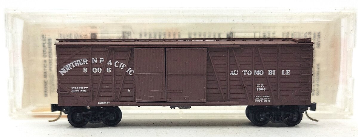 Micro-Trains 02900030 N NP 40' 1&1/2 Door Outside Braced Boxcar #8006 LN/Box