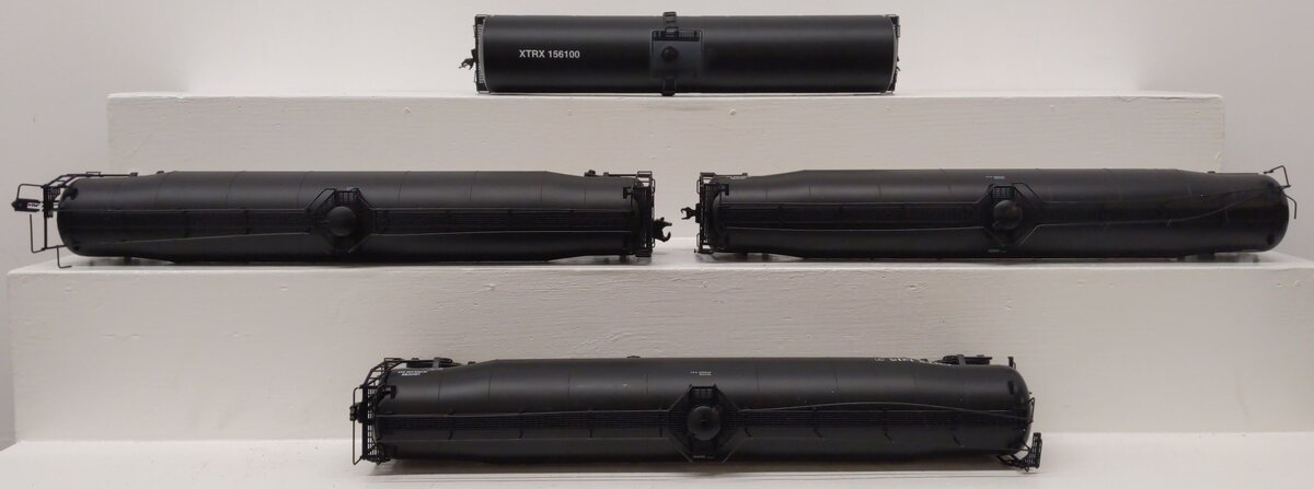 Atlas O Scale Assorted Tank Cars: 156100, 1215, 1219, 17439 (2-Rail) [4]